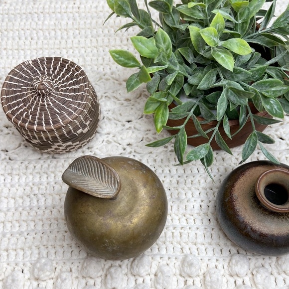 Vintage Other - VINTAGE Solid BRASS Large Apple & Leaf Paperweight Heavy Decor Tarnished